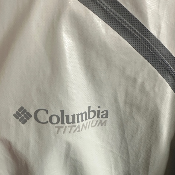 Columbia Men's Light Gray Raincoat - Picture 3 of 9